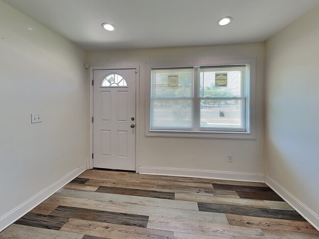 Building Photo - 219 12th St W