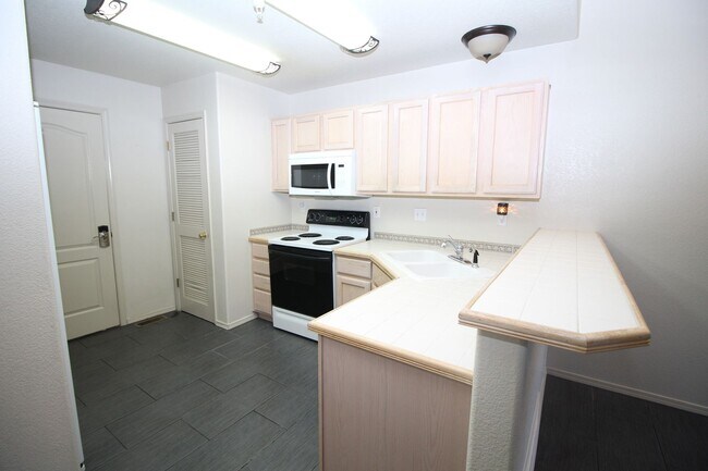 Building Photo - 3348 Apogee View