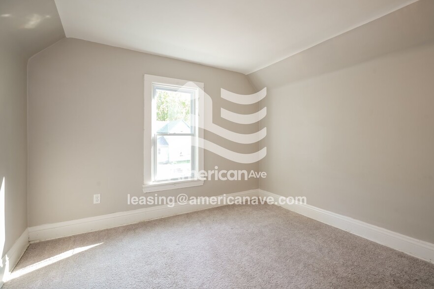 Building Photo - 919 E Calvert St