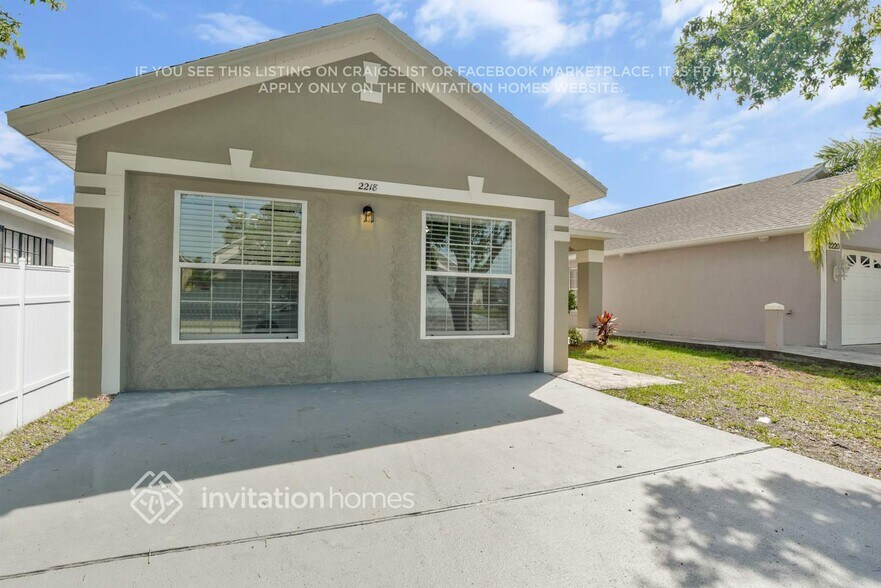 Building Photo - 2218 Santa Lucia St