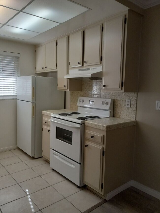 Building Photo - Location is Everything!  2 Minute Walk to ...