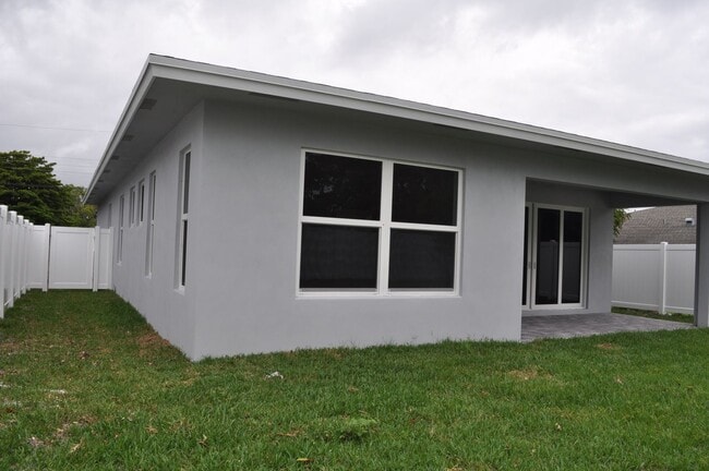 Building Photo - Single Family Home in Delray Beach