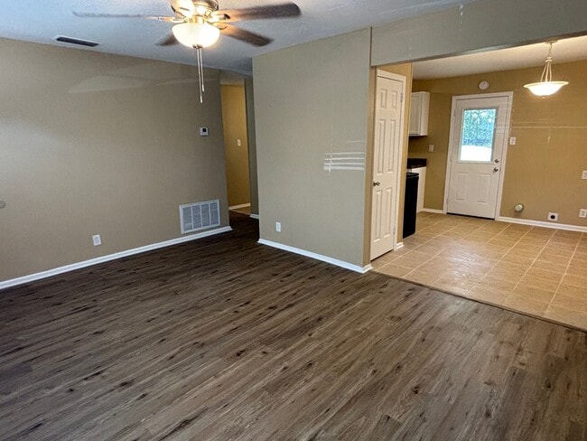 Building Photo - 5920 Windy Hill Cir S