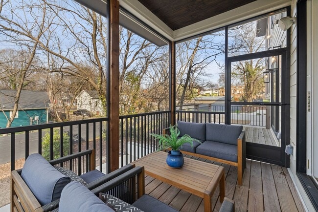 Building Photo - Modern 4-bedroom, 3 bathroom in the heart of Durham