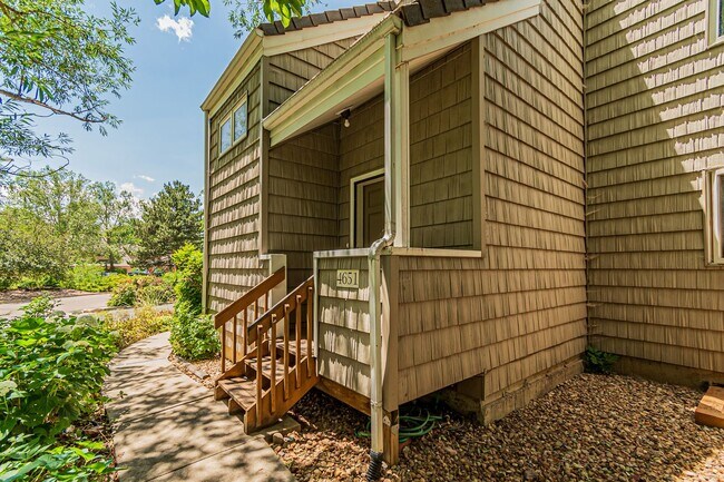 Building Photo - 3BD, 2.5BA Boulder Townhome with 2 Parking Spots