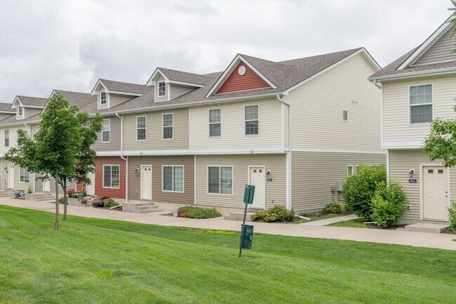 Building Photo - 3 Bedroom, 2.5 Bath Townhome for Rent in P...