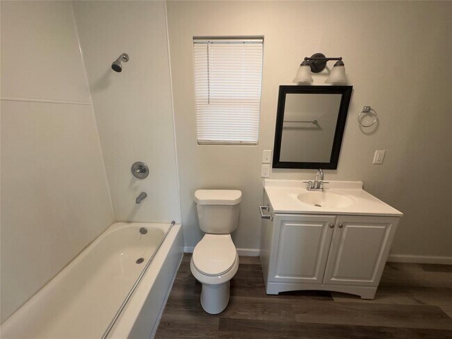 Building Photo - 100 Simmons Family Farm Rd