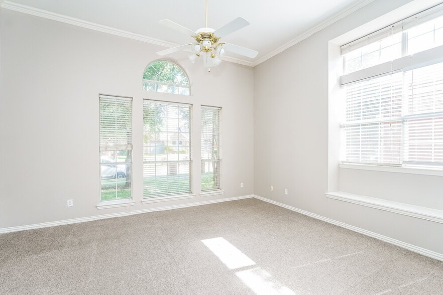 Building Photo - 4420 Vanderpool Dr