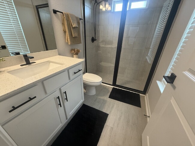 Building Photo - Modern 2-Bedroom Townhome with Garage Park...