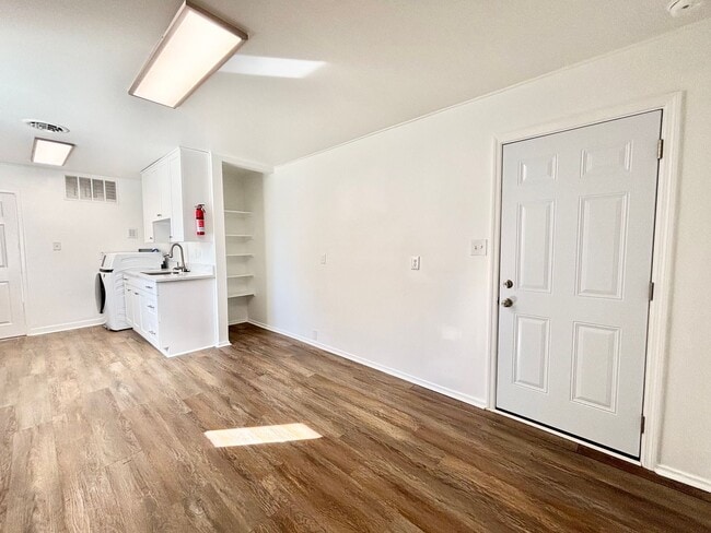 Building Photo - Fully Renovated Home in Chesapeake