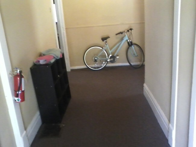 Building Photo - 205 E 14th Ave