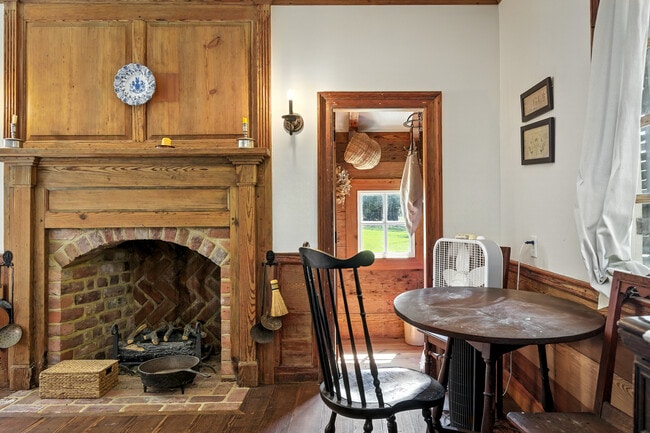 Building Photo - 11826 Colonial Trail W