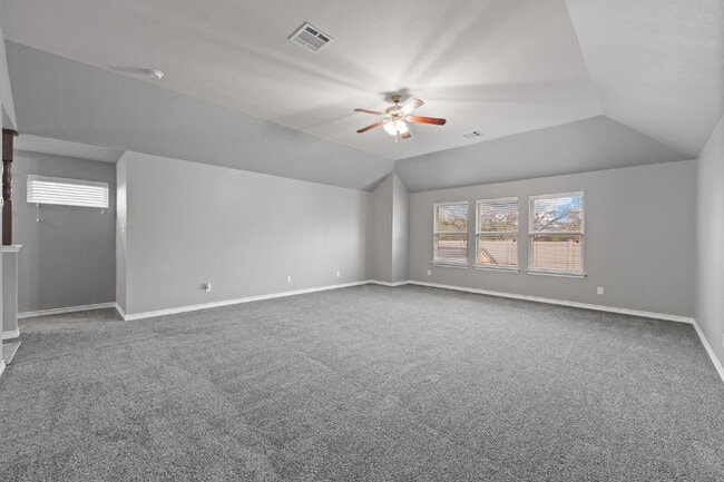 Building Photo - Spacious 5-Bedroom Retreat on Hidden Lake Court with Pool