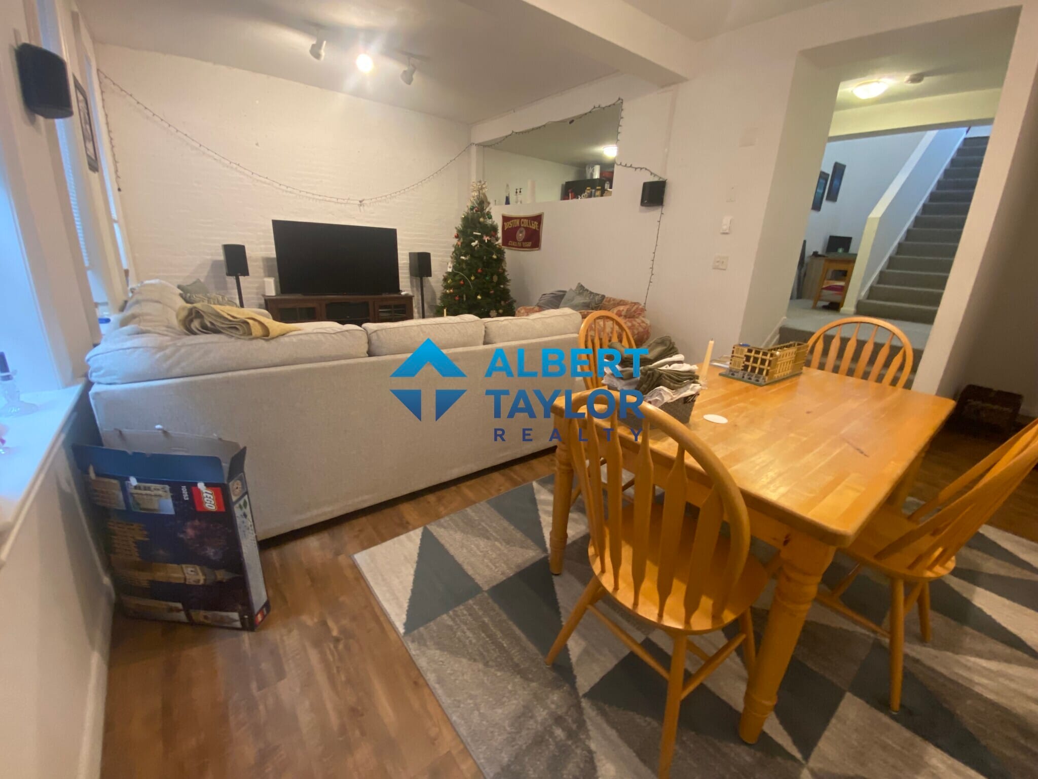 Building Photo - 24 Isabella St