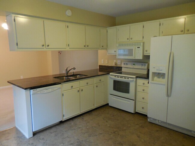 Building Photo - 2 BR 2.5 BA Horse Creek Farms
