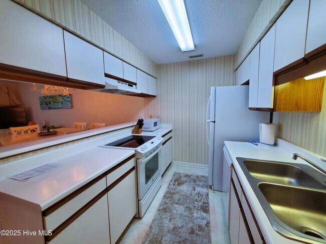 Building Photo - 9100 Reed Dr