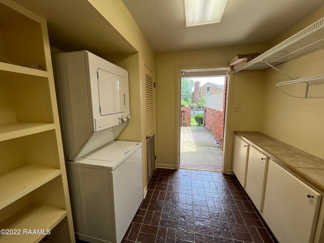Building Photo - 403 Briargate Cir