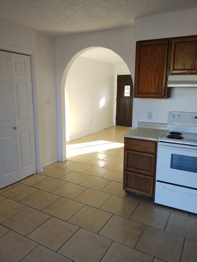 Building Photo - 1316 S Sandburg Dr