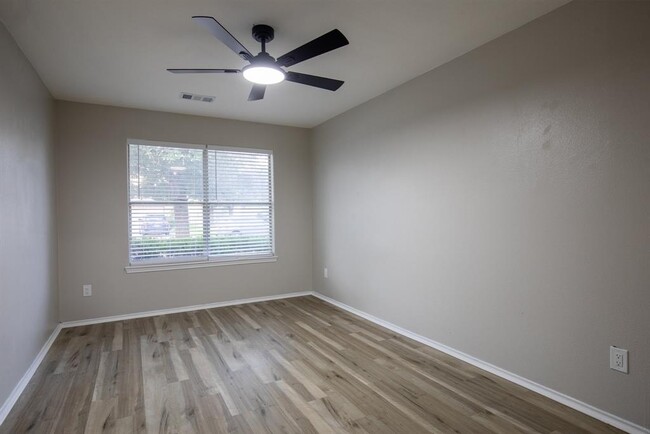 Building Photo - 718 Remwick Dr
