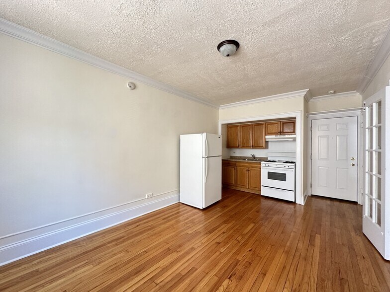 Building Photo - 2737 N Spaulding Ave