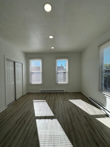 Building Photo - 172 Pearl St