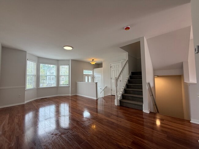 Building Photo - 107 Stoneshire Dr