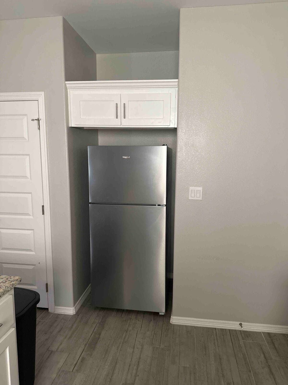 Stainless Fridge with Icemaker - 5106 N Winona Dr