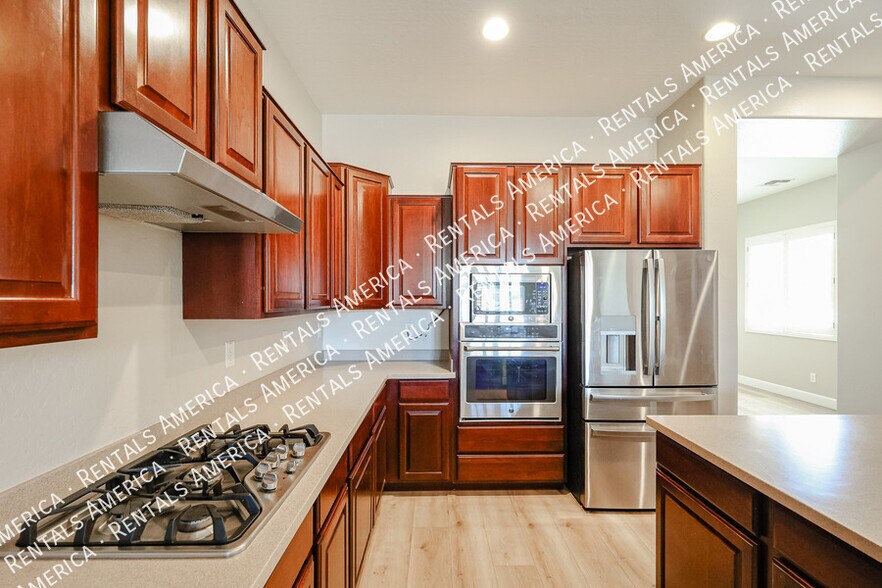 Building Photo - 18676 E Braeburn Ln