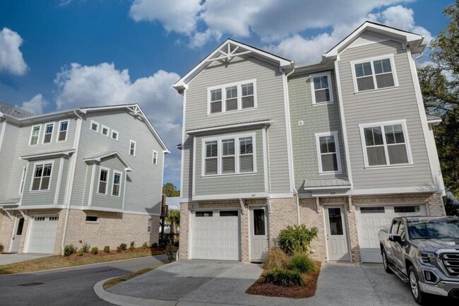 Building Photo - 1817 Bungalow Row