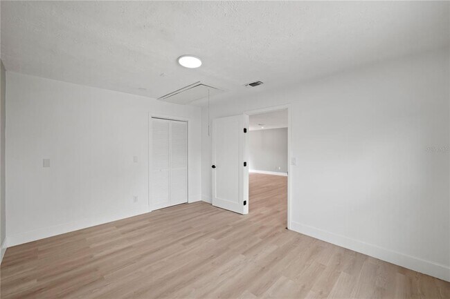 Building Photo - 3206 Las Brisas Dr