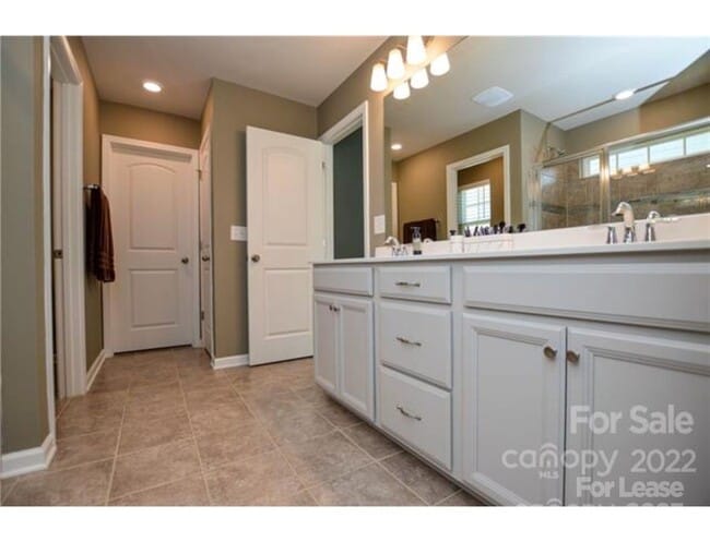 Building Photo - 141 W Morehouse Ave