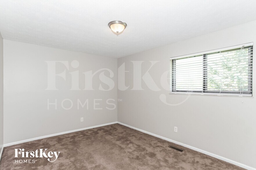 Building Photo - 3938 Schroeder Dr