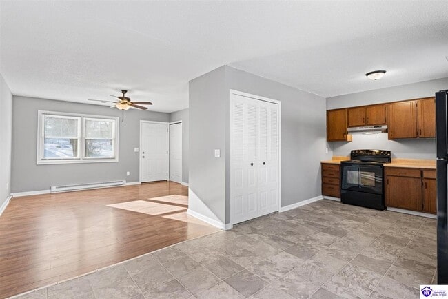 Building Photo - 1045 Greenway Dr
