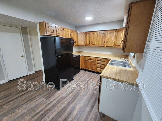 Building Photo - 4350 S Sioux St