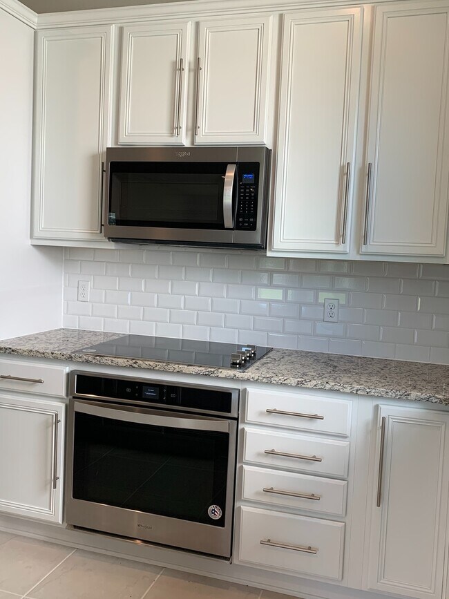 Building Photo - Gorgeous Energy Efficient 4/2 Home in Gated Community Close to Lake Nona