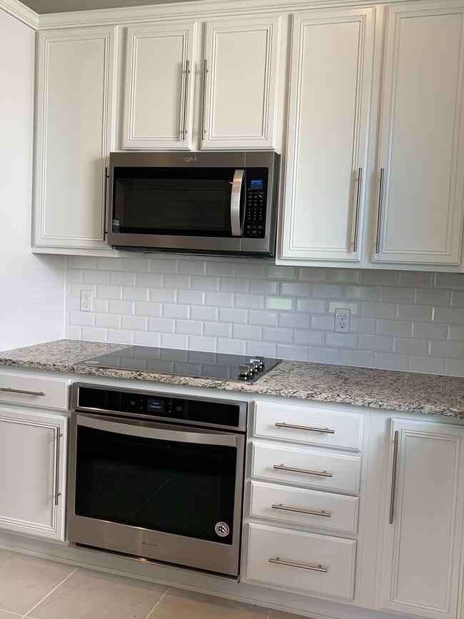 Building Photo - MOVE IN SPECIAL-Gorgeous Energy Efficient 4/2 Home in Gated Community Close to Lake Nona