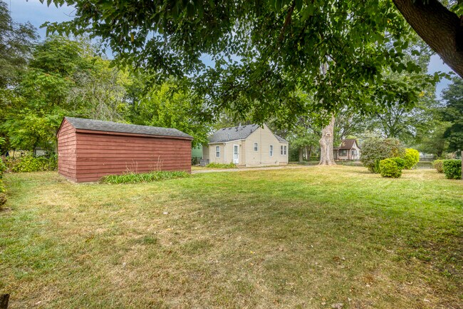 Building Photo - 1234 E Elza Ave