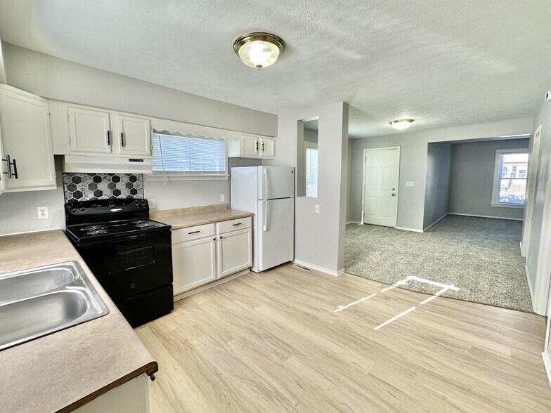 Building Photo - 1023 Hackett St