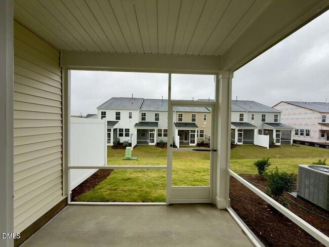 Building Photo - 6005 Grey Colt Wy