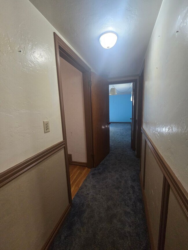 Building Photo - 4 Br 3 Ba + Flex w/ Fireplace