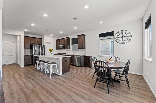 Building Photo - 5343 Marisol Cv Dr
