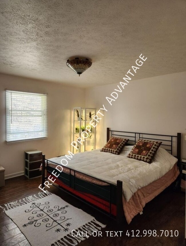 Building Photo - 353 Clavale St