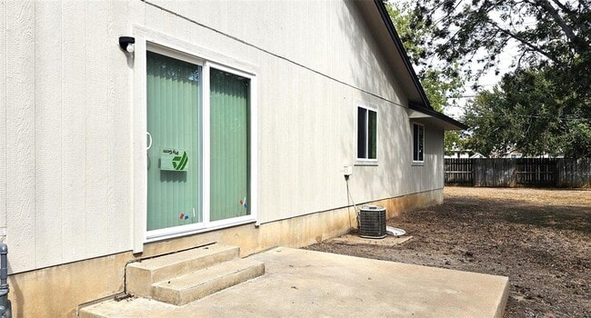 Building Photo - 1745 Horseshoe Cir