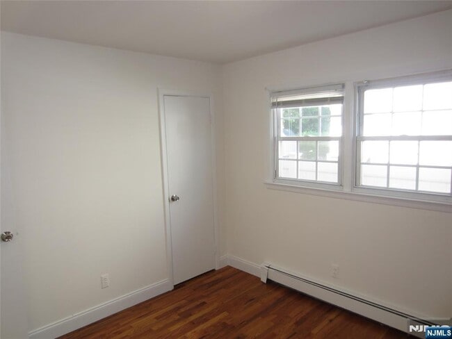 Building Photo - 423 Leonhardt Dr