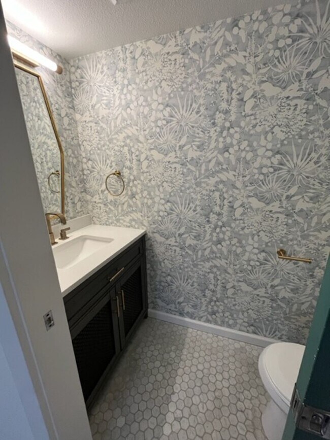 Building Photo - OB Beach House! 3 Bed 2.5 Bath A Block Fro...