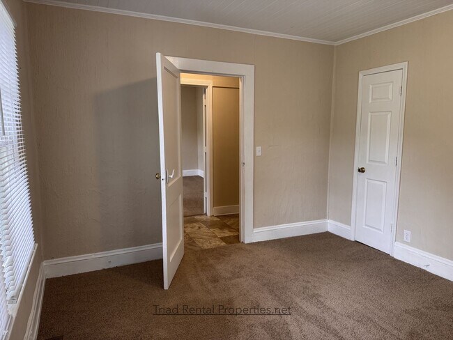 Building Photo - 3 BED, 1 BATH LOCATED IN ASHEBORO!