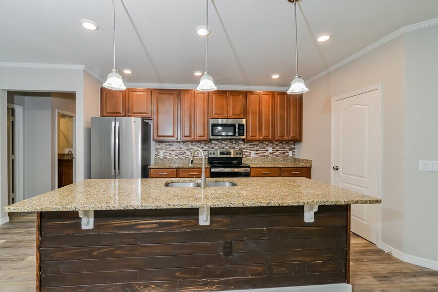 Building Photo - 2111 Waseca Ln