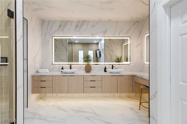 Building Photo - 12024 Whitehills St