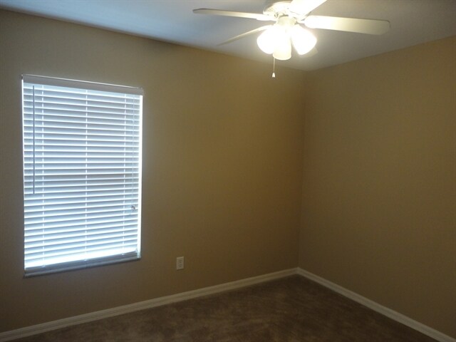 Building Photo - 447 Lancer Oak Dr