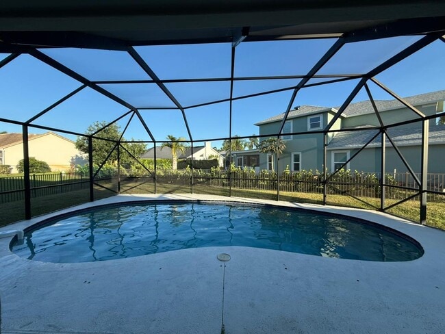 Building Photo - 2400 Seaford Dr